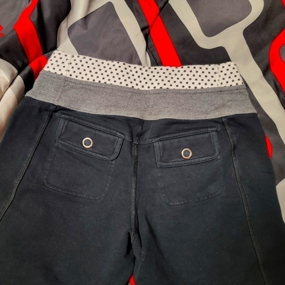 105- Lululemon Flare Capris  Size 4 - Picture 2 of 4